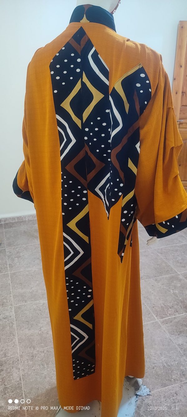 عباءة غيداء